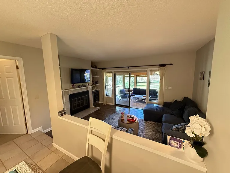 18 Putnam Ln — Photo 6