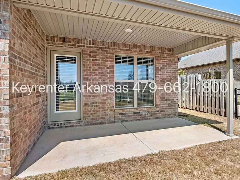 761 Melrose Pl — Photo 25