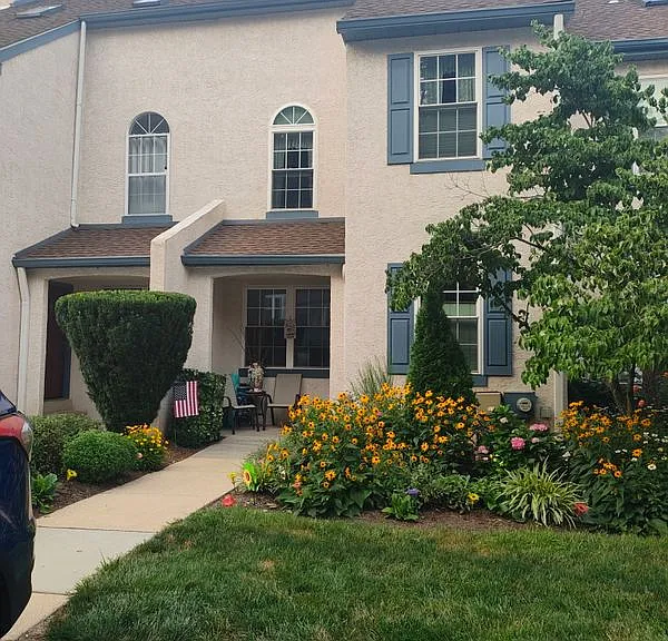 1806 Stoneham Dr — Photo 1