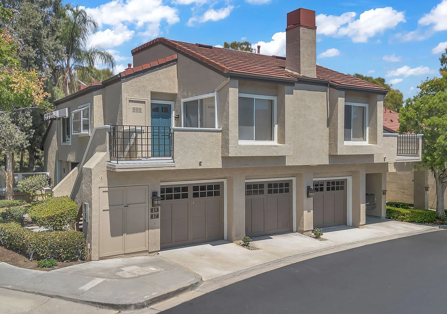 89 Stanford Ct — Photo 1