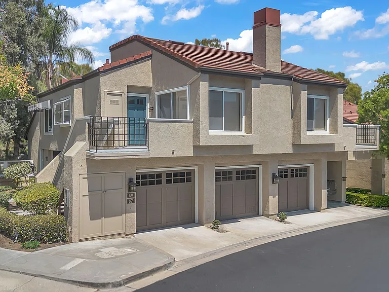 89 Stanford Ct — Photo 1