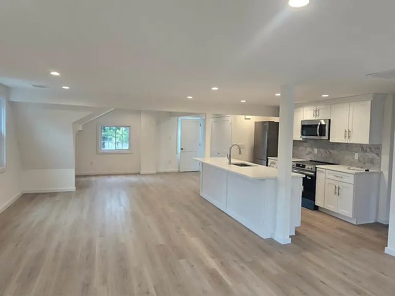 90 Nassau Rd — Photo 5