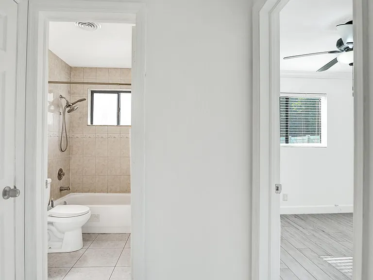 4360 NE 13th Ave — Photo 15