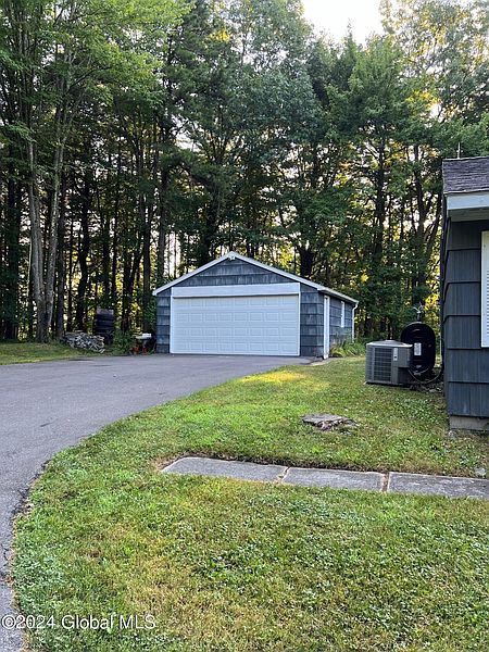 3rd image of 4 Bloomer Road