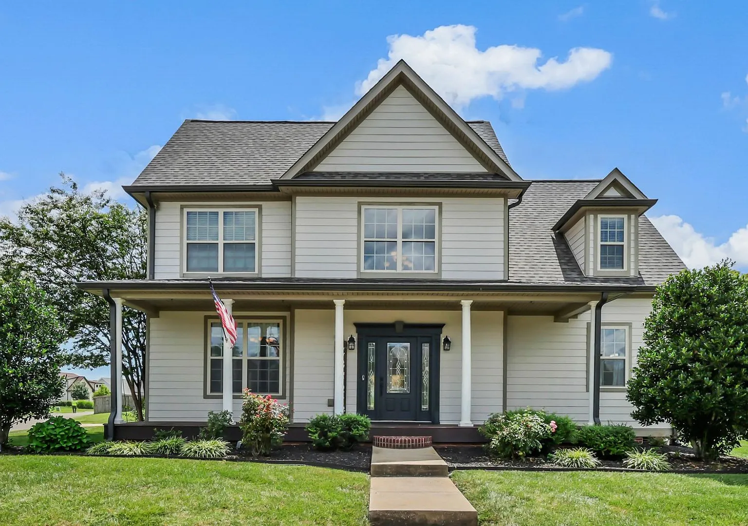 Residential Home in the Beautiful, Hickory Wild! — Photo 1