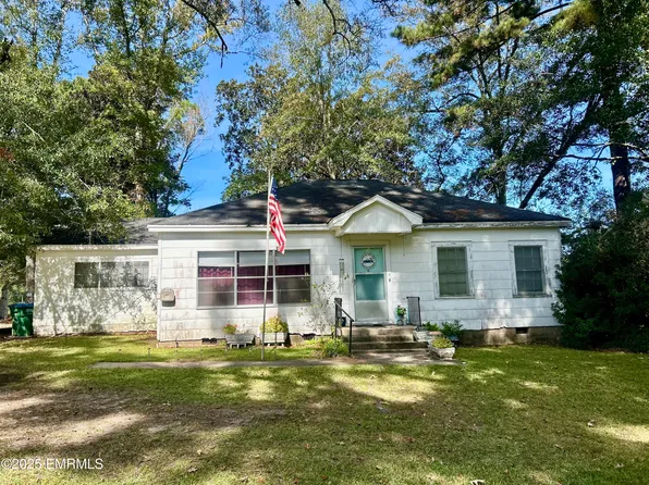 828 W Church St, Newton, MS 39345