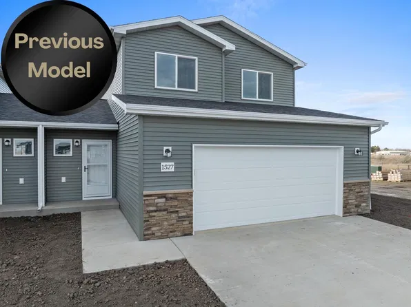 1558 47th Loop SE, Minot, ND 58701