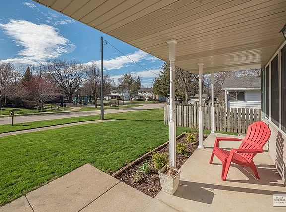 You can even see the park from the front porch!