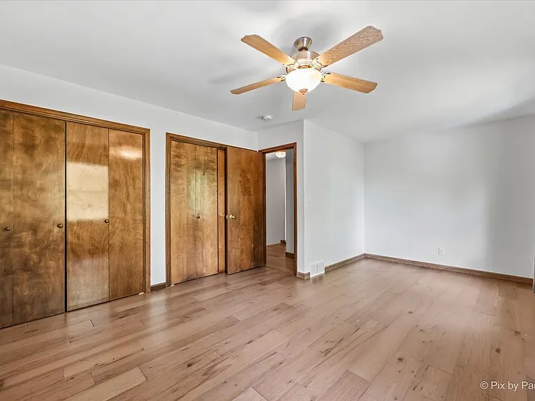 702 N View St — Photo 15