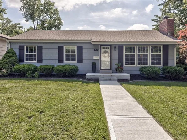 7845 Pawnee Dr, Prairie Village, KS 66208