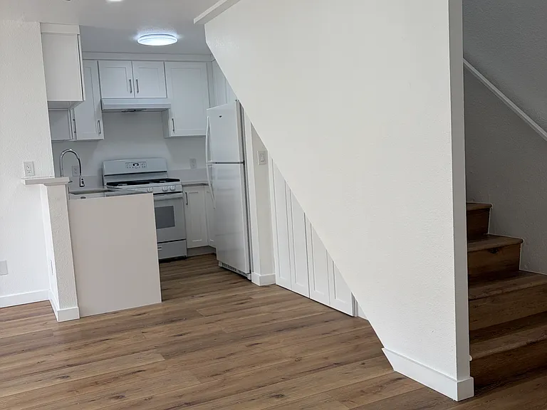 5257 Willowcrest Ave — Photo 8