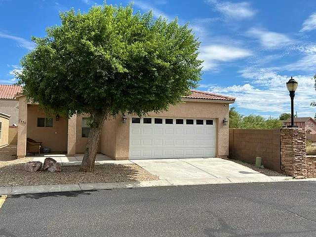 3 bed, 2.0 bath, 1323 sqft, $1,650 — Photo 2
