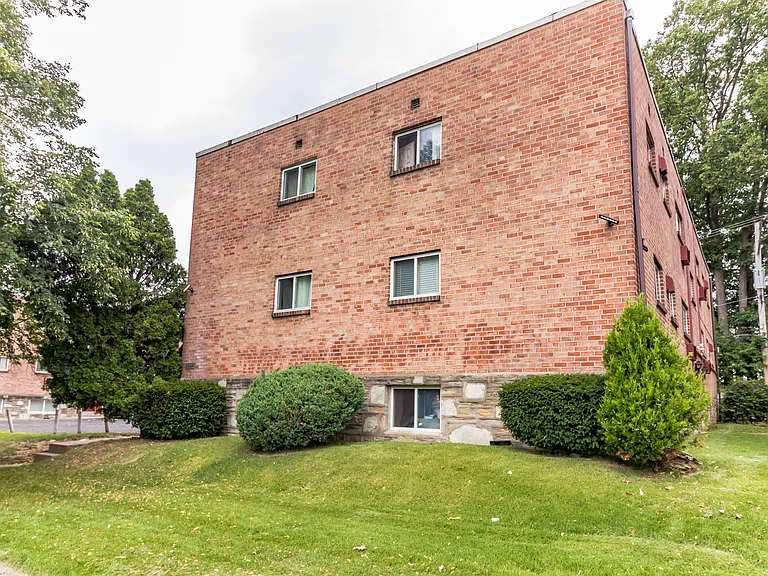 Michner Pointe Apartments — Photo 22