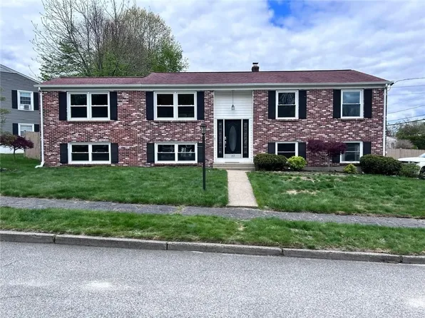 52 Cottonwood Dr, Cranston, RI 02921