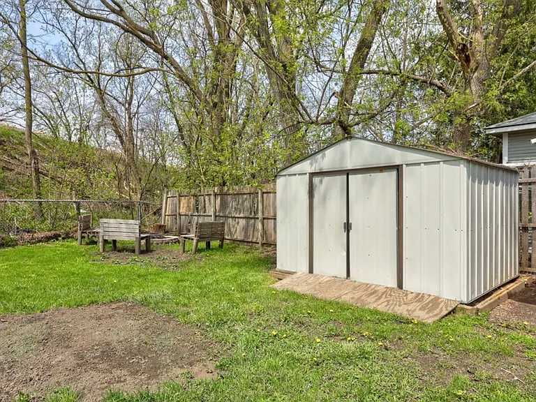 2875 Schaefer St — Photo 17
