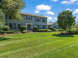 6221 Ojibwa Ln, McHenry, IL 60050