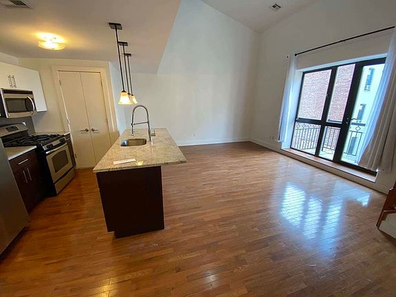 2nd image of 172 Scholes St #3K