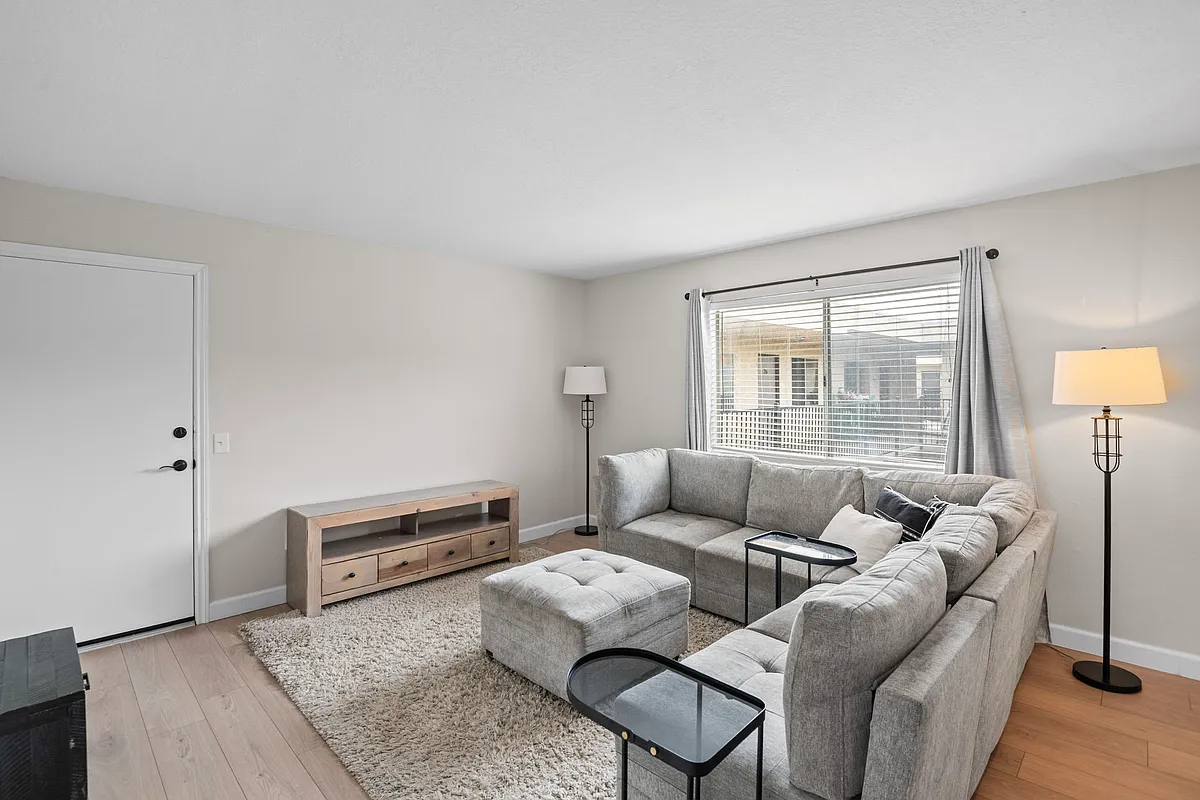 Building Photo - Meadowlark Apartments