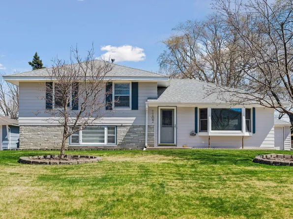 9207 Washington St NE, Blaine, MN 55434