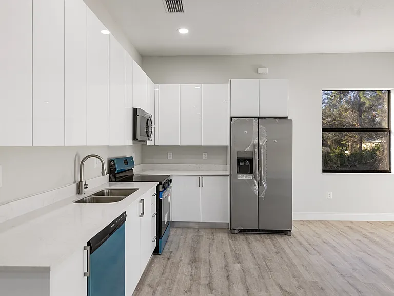 232 Fowler Ave S — Photo 16