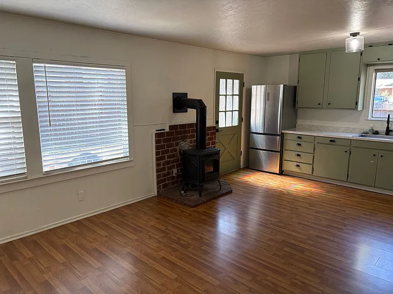 917 Patricia Ln #B — Photo 10
