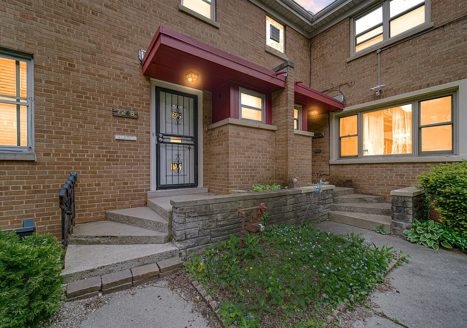 3 bed, 1.5 bath, 1600 sqft, $2,995 — Photo 2
