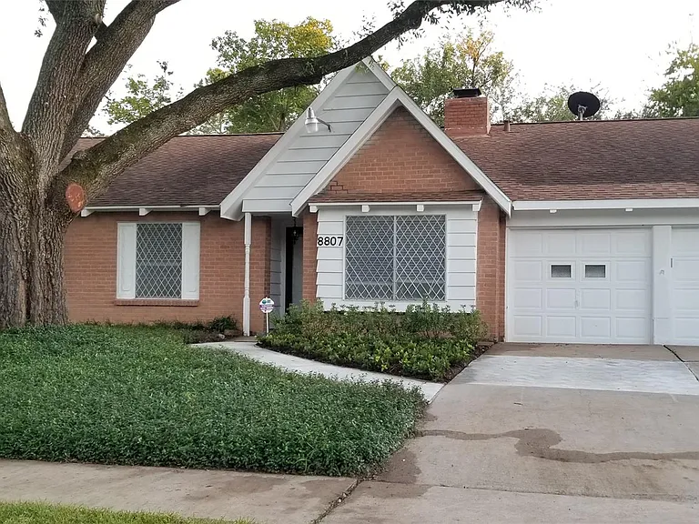 8807 Leader St — Photo 1