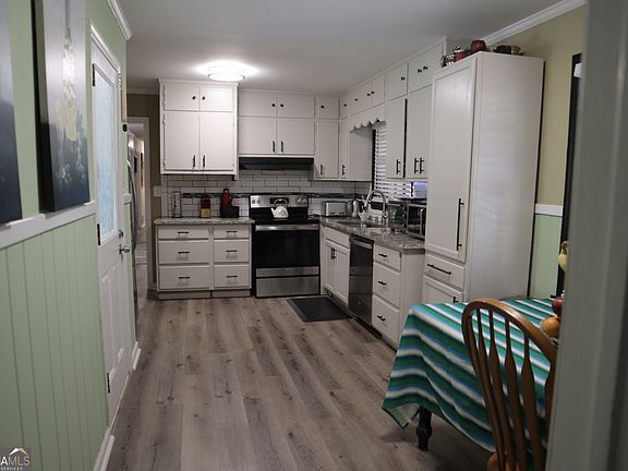 3rd image of 2586 Brandon Rd