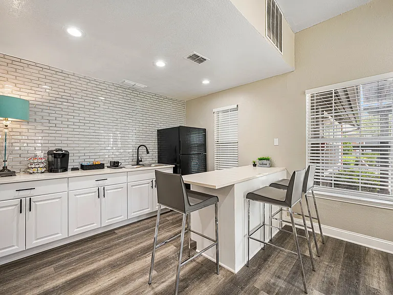 The Pinnacle Apartments — Photo 25