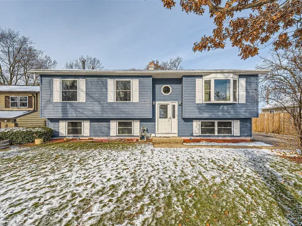 208 Lakewood Dr, Antioch, IL 60002
