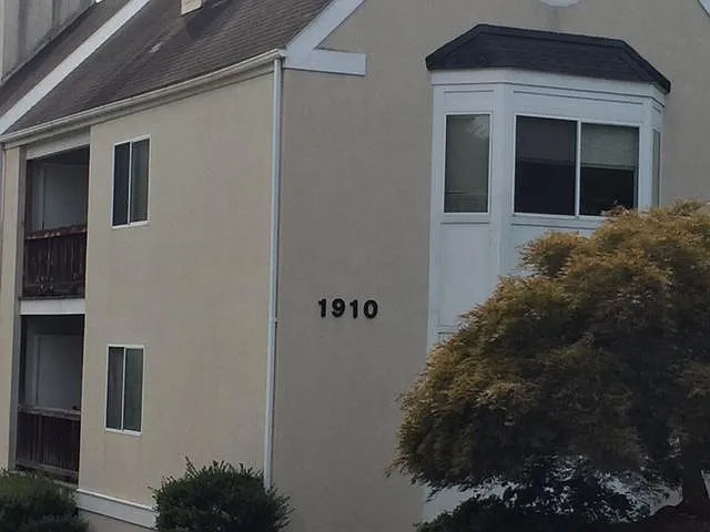 1910 Jefferson Park Ave #7 — Photo 1