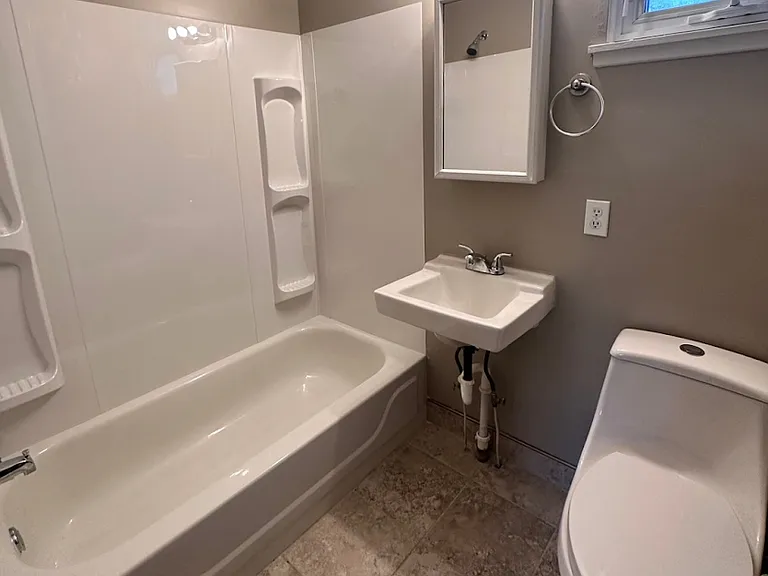 2102 Carlton Dr — Photo 8