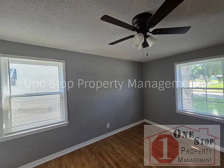 7037 Askew Ave — Photo 17