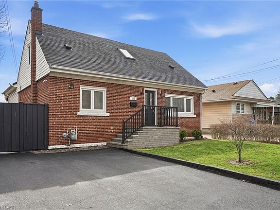 3rd image of 211 Rosedale Ave