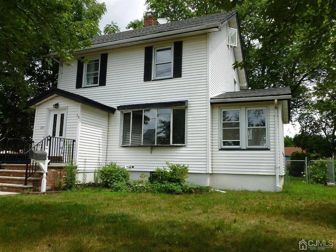 307 Whittier Ave photo 1