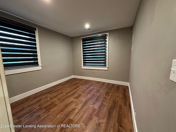 5th image of 310 Leasia St