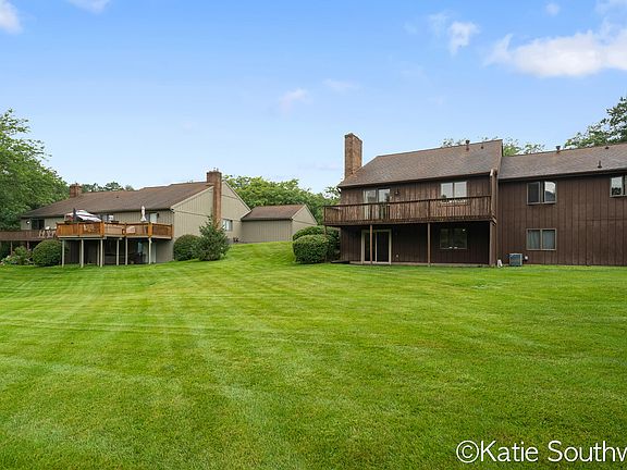3rd image of 3607 Charlevoix Dr SE
