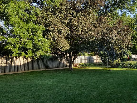 4th image of 618 Woodland Way