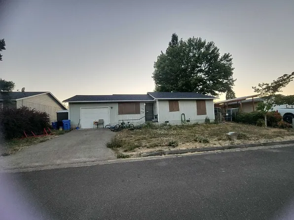 306 Columbia Loop Rd, Roseburg, OR 97471