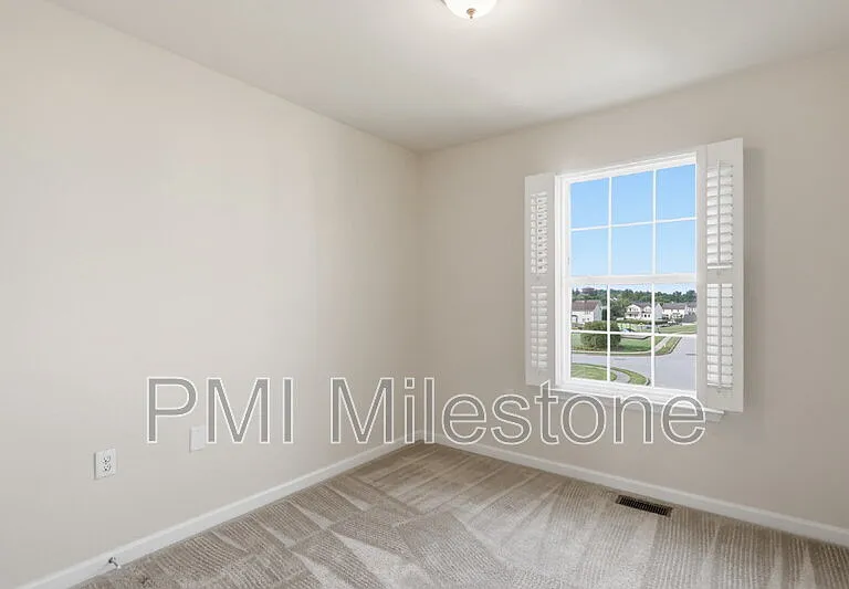 100 Bertelli Ct — Photo 33