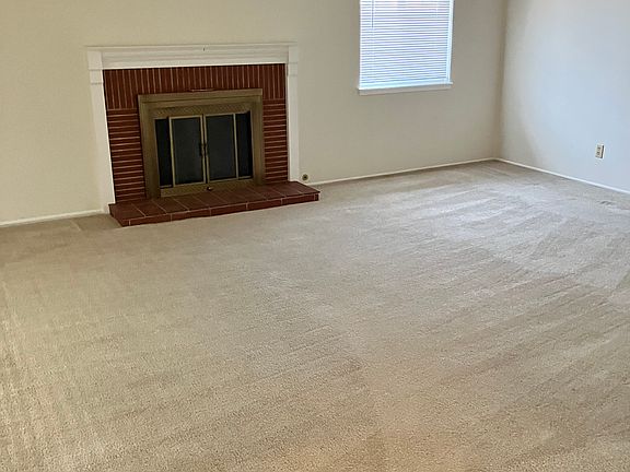 3rd image of 3711 Lusk Dr