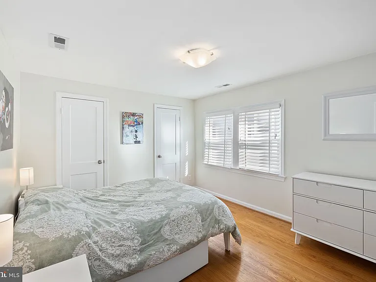 1604 N Edgewood St — Photo 37