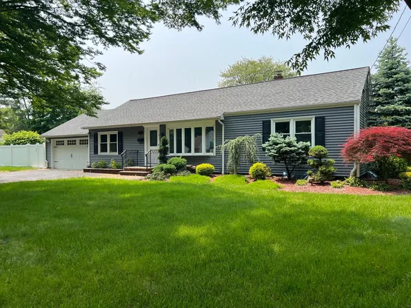 427 Bailey Rd, Paramus, NJ 07652