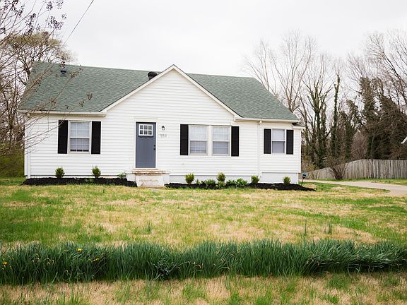 3rd image of 984 Cumberland Dr