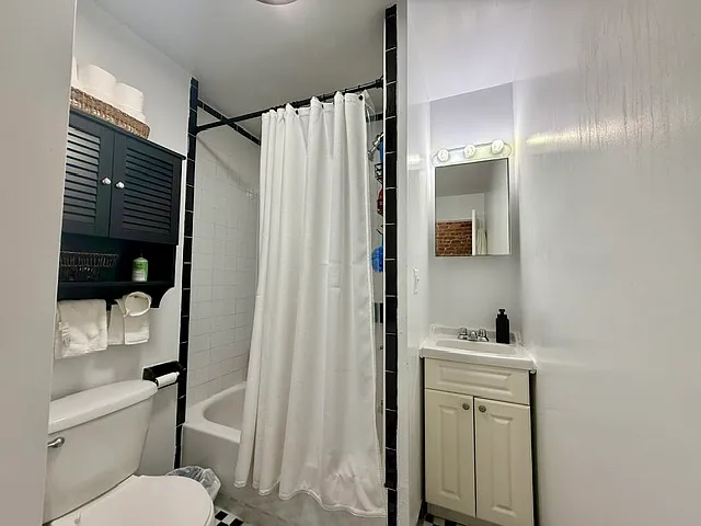 153 E 18th St #6 — Photo 6