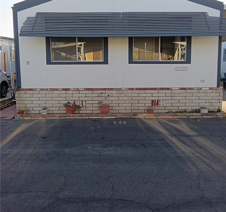 1st image of 3929 W 5th St Space 19
