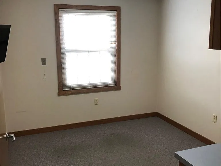 1599 N Hermitage Rd — Photo 15