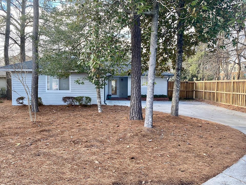 This 3 Bedroom MacCumber Terrace home has it's own private driveway and a 2 car garage