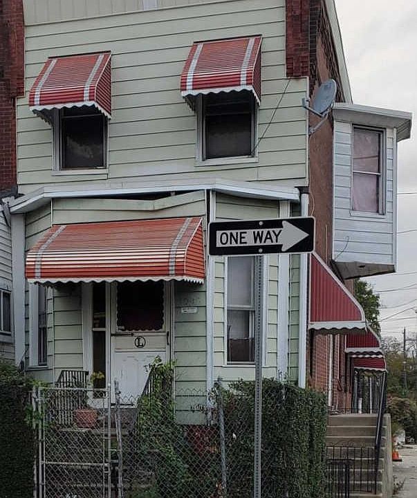 2nd image of 3945 Brown St