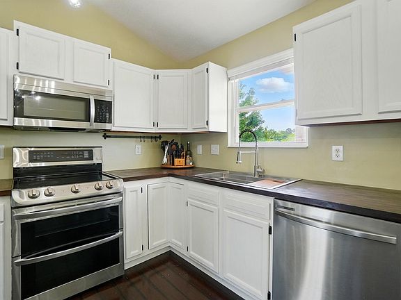 5th image of 564 Rosebud Cir